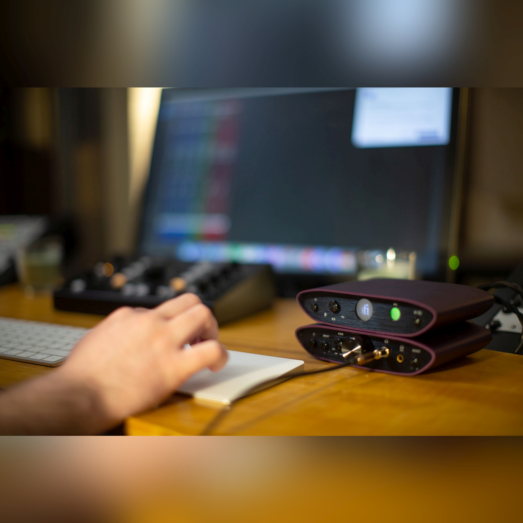 英國 iFi - ZEN One Studio 專業桌上解碼器 | Type-C, 同軸輸入 | 支援最高DSD256, 32Bit/384kHz | MQA Full Decoder | XLR 3-pin, 4.4全平衡線路輸出 | 同軸輸出 | 藍牙接收器