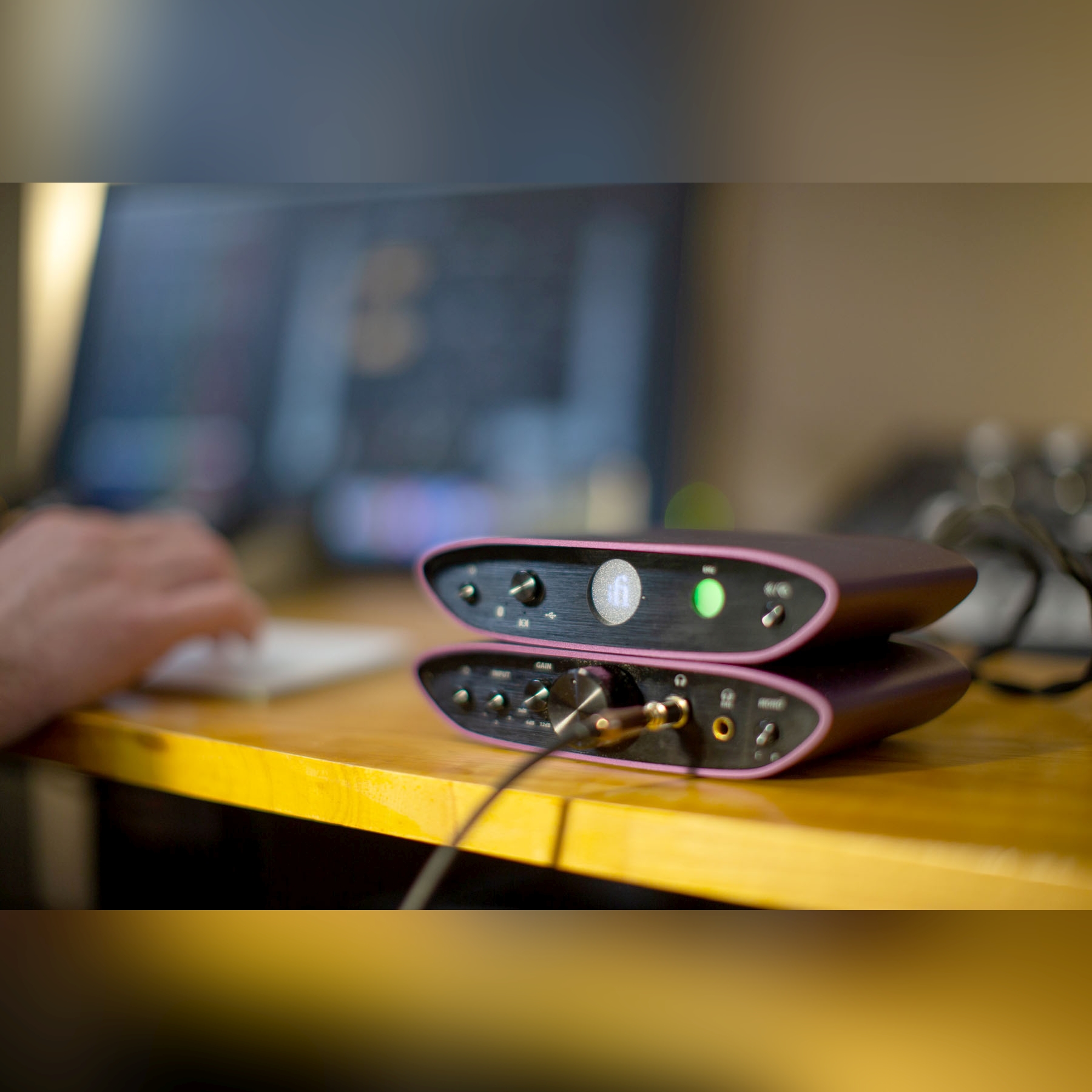 英國 iFi - ZEN One Studio 專業桌上解碼器 | Type-C, 同軸輸入 | 支援最高DSD256, 32Bit/384kHz | MQA Full Decoder | XLR 3-pin, 4.4全平衡線路輸出 | 同軸輸出 | 藍牙接收器