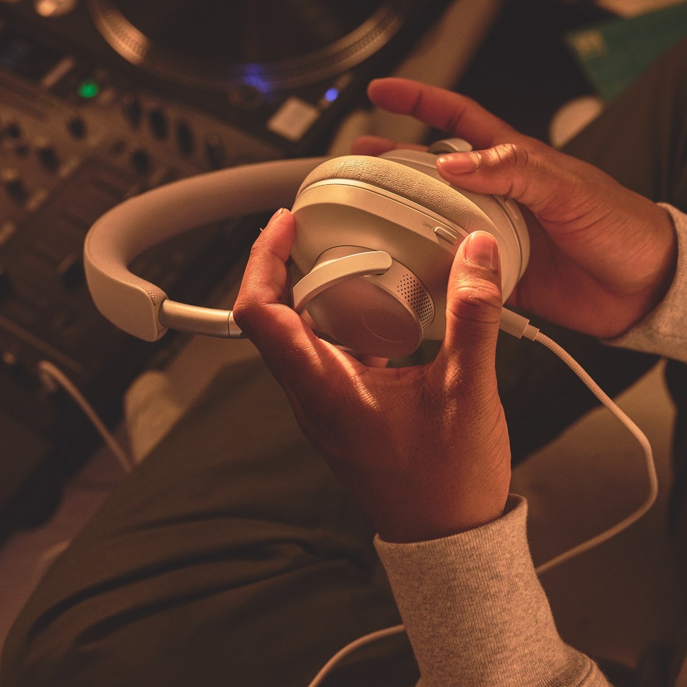 英國 Cambridge Audio - Melomania P100 主動降噪無線頭戴式耳機 | 支援 aptX Adaptive | 40mm 三層 Mylar 單元 | AB類放大技術 | 最高60小時續航 (主動降噪功能打開)